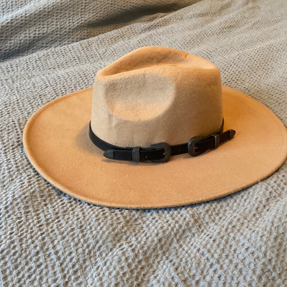 Belt hat